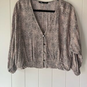 Zara Women's Cream and Black Button-Down Blouse